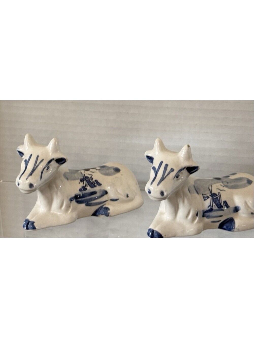 Salt & Pepper Shakers Delft Resting Cows Blue & White Dinner Table